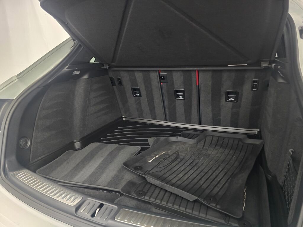 Certified 2023 Porsche Macan AWD/4WD image 24