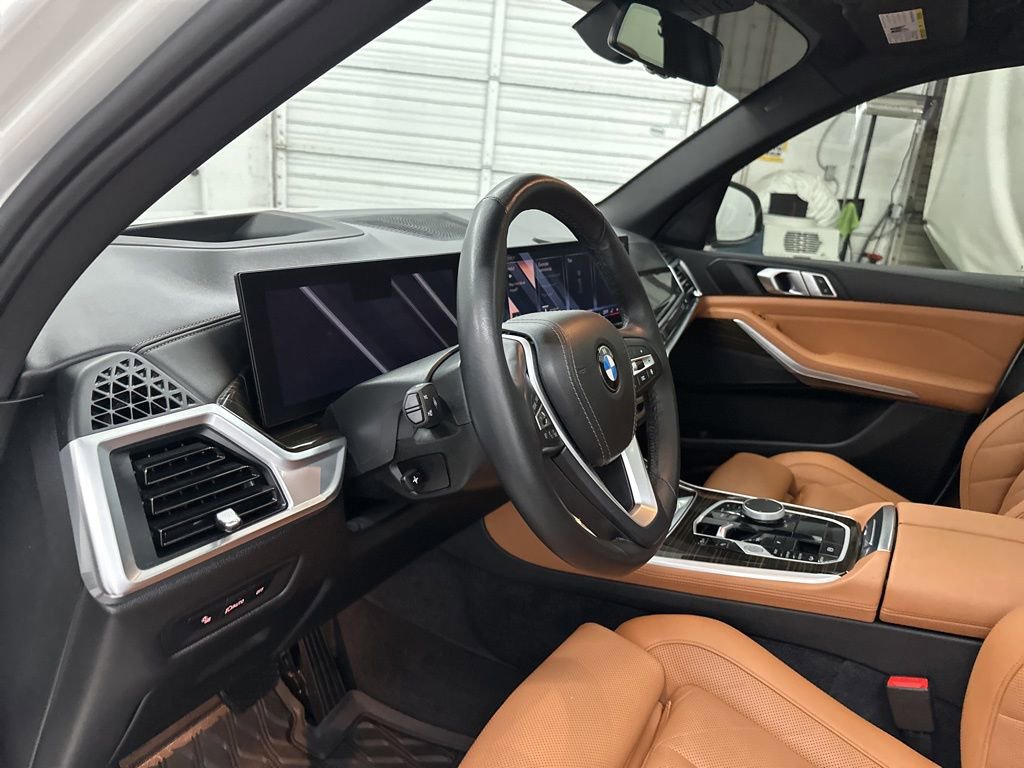 Used 2024 BMW X5 xDrive40i w/ Parking Assistance Package AWD/4WD image 9