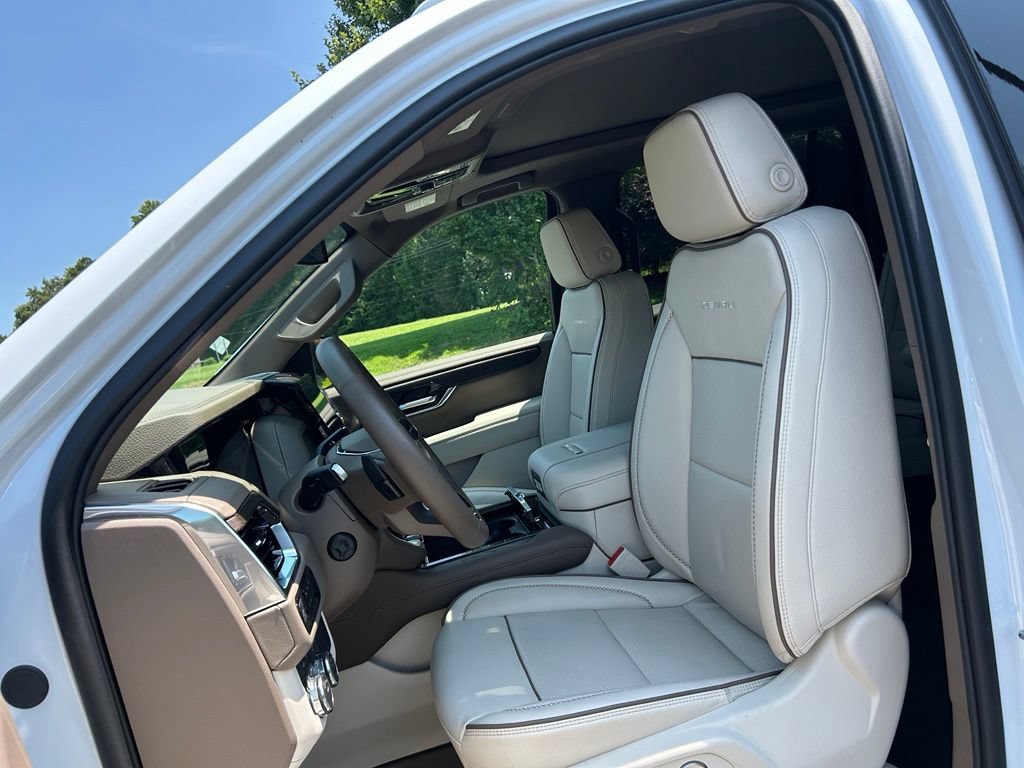 Used 2026 GMC Yukon XL Denali w/ Sun & Power Step Package AWD/4WD image 40