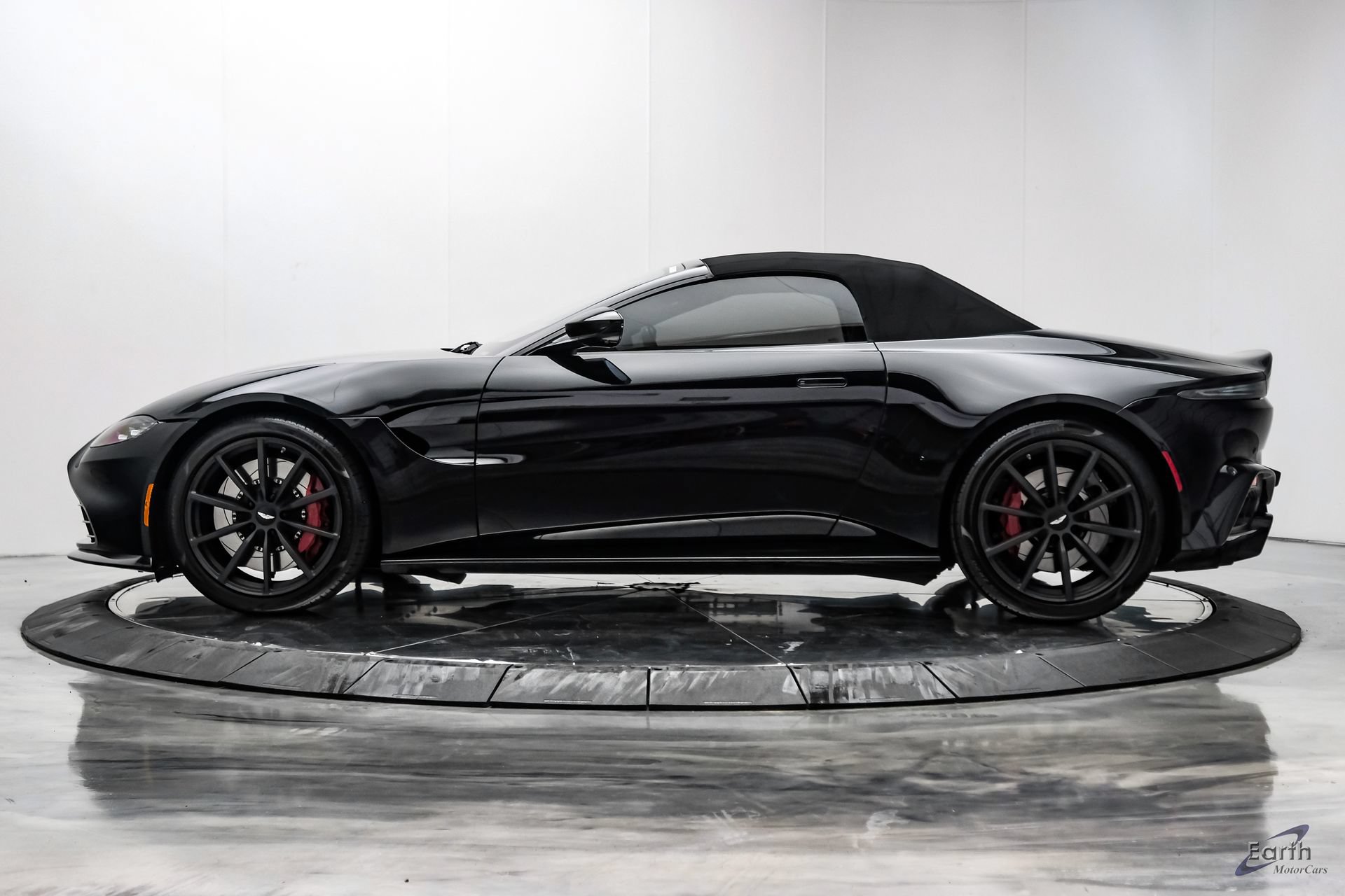 Used 2022 Aston Martin V8 Vantage Roadster RWD image 10