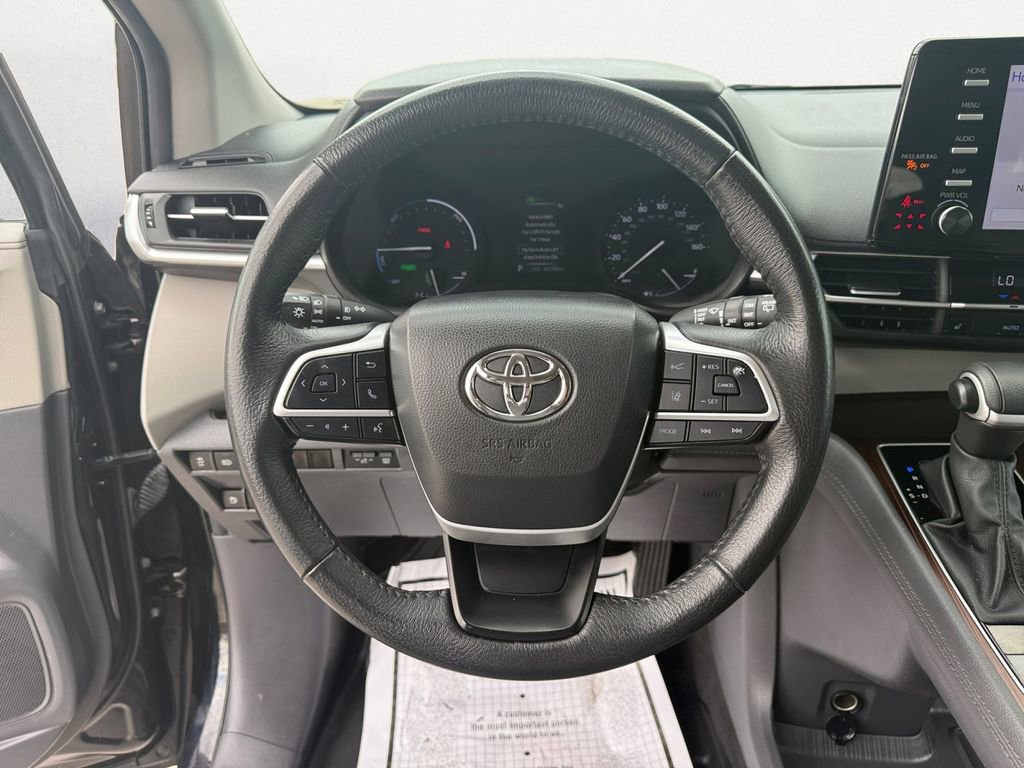 Used 2024 Toyota Sienna XLE FWD image 12
