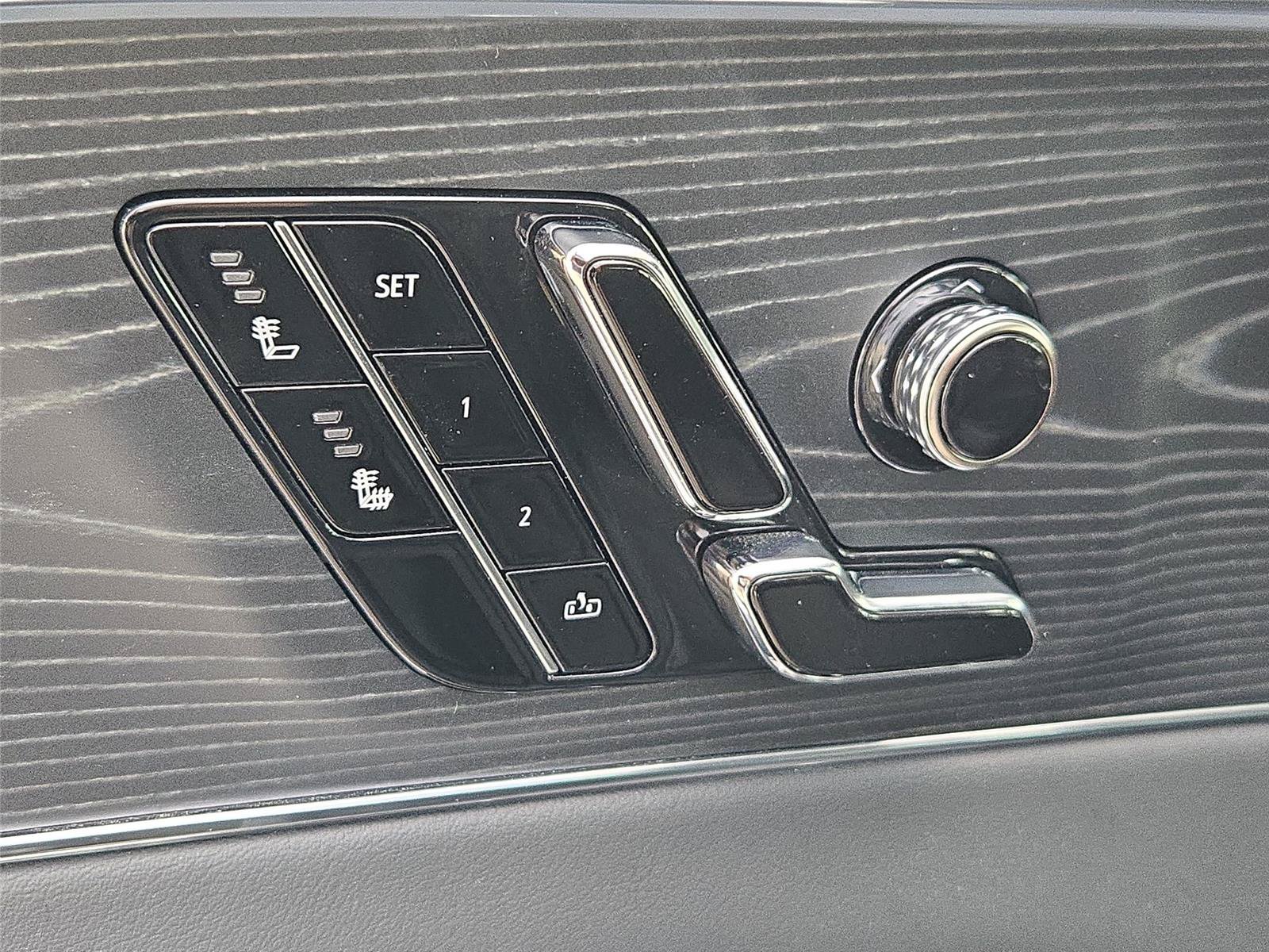 Used 2024 Cadillac Lyriq Luxury RWD image 11