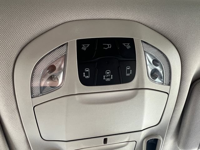 Used 2024 Chrysler Pacifica Limited FWD image 33