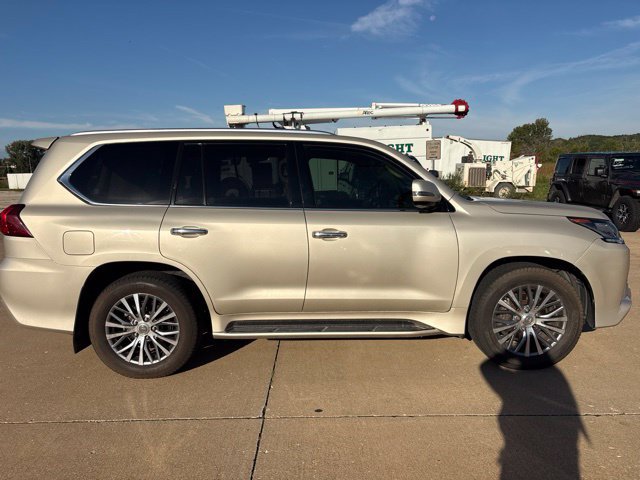 Used 2018 Lexus LX 570 4WD image 2