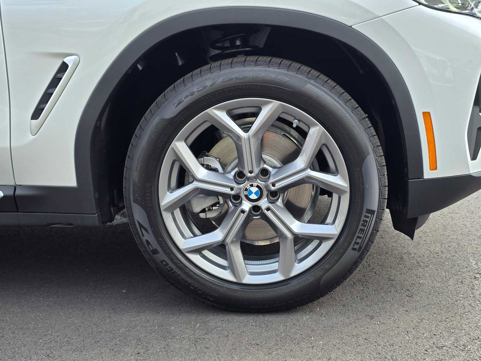 Used 2025 BMW X4 xDrive30i w/ Premium Package image 9