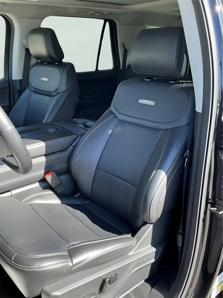 Certified 2025 Ford Expedition Max Platinum image 34