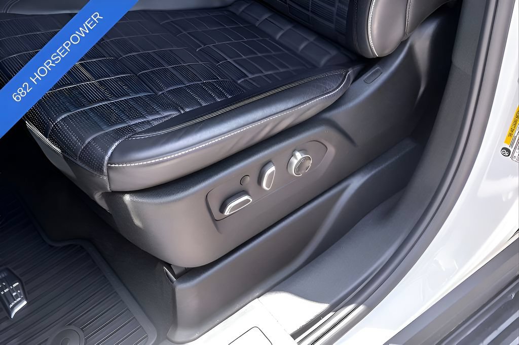 Used 2025 Cadillac Escalade V AWD/4WD image 8