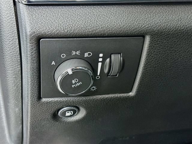 Used 2019 Jeep Grand Cherokee Limited AWD/4WD image 10