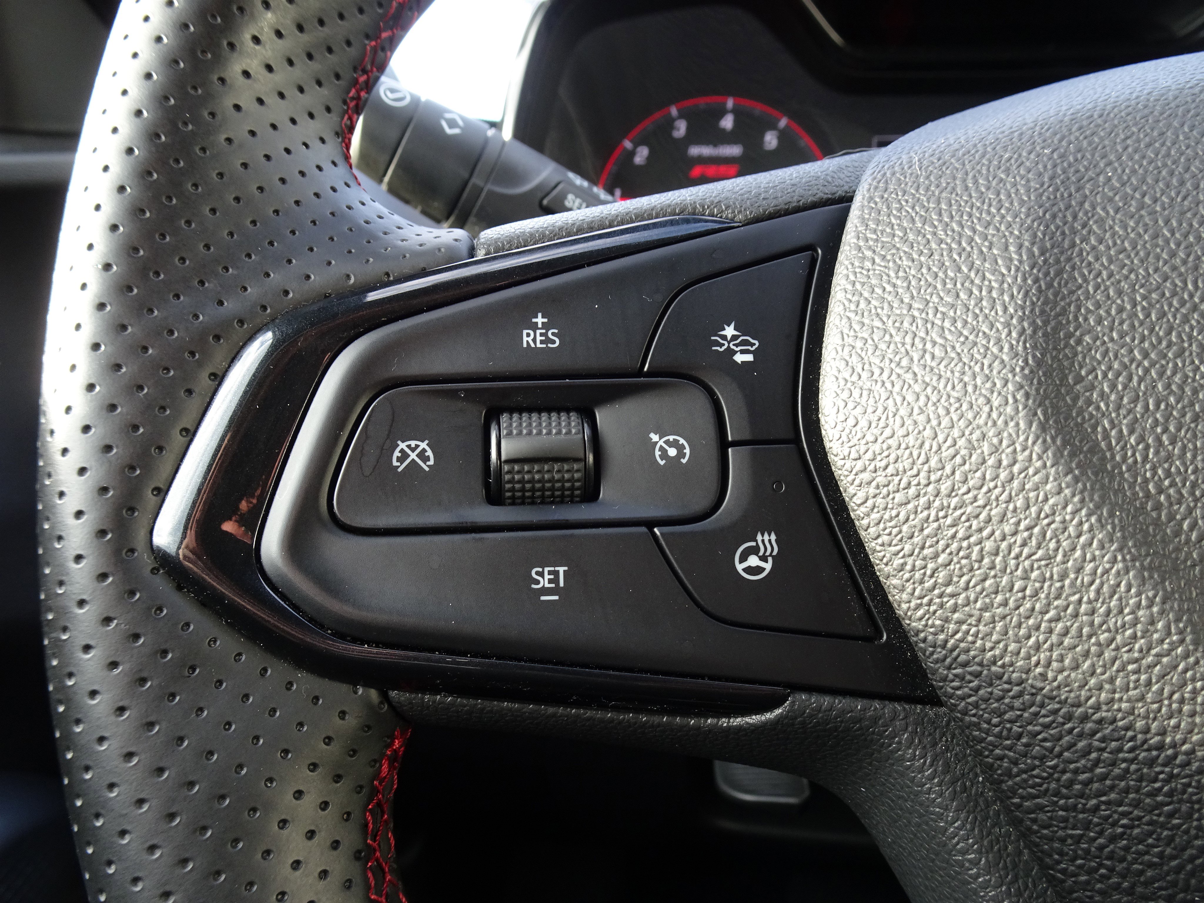 Used 2025 Chevrolet Trax RS image 22