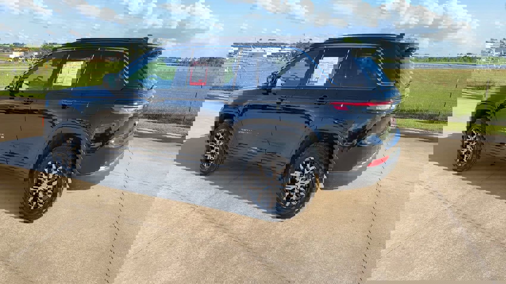 Used 2025 Jeep Grand Cherokee Limited image 6