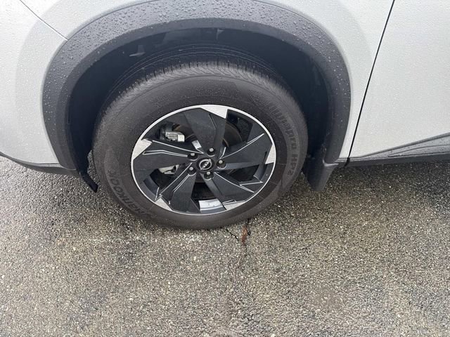 Used 2025 Nissan Rogue SV image 12