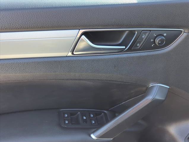 Used 2019 Volkswagen Passat 2.0T Wolfsburg w/ Wheels & Sunroof Package FWD image 3