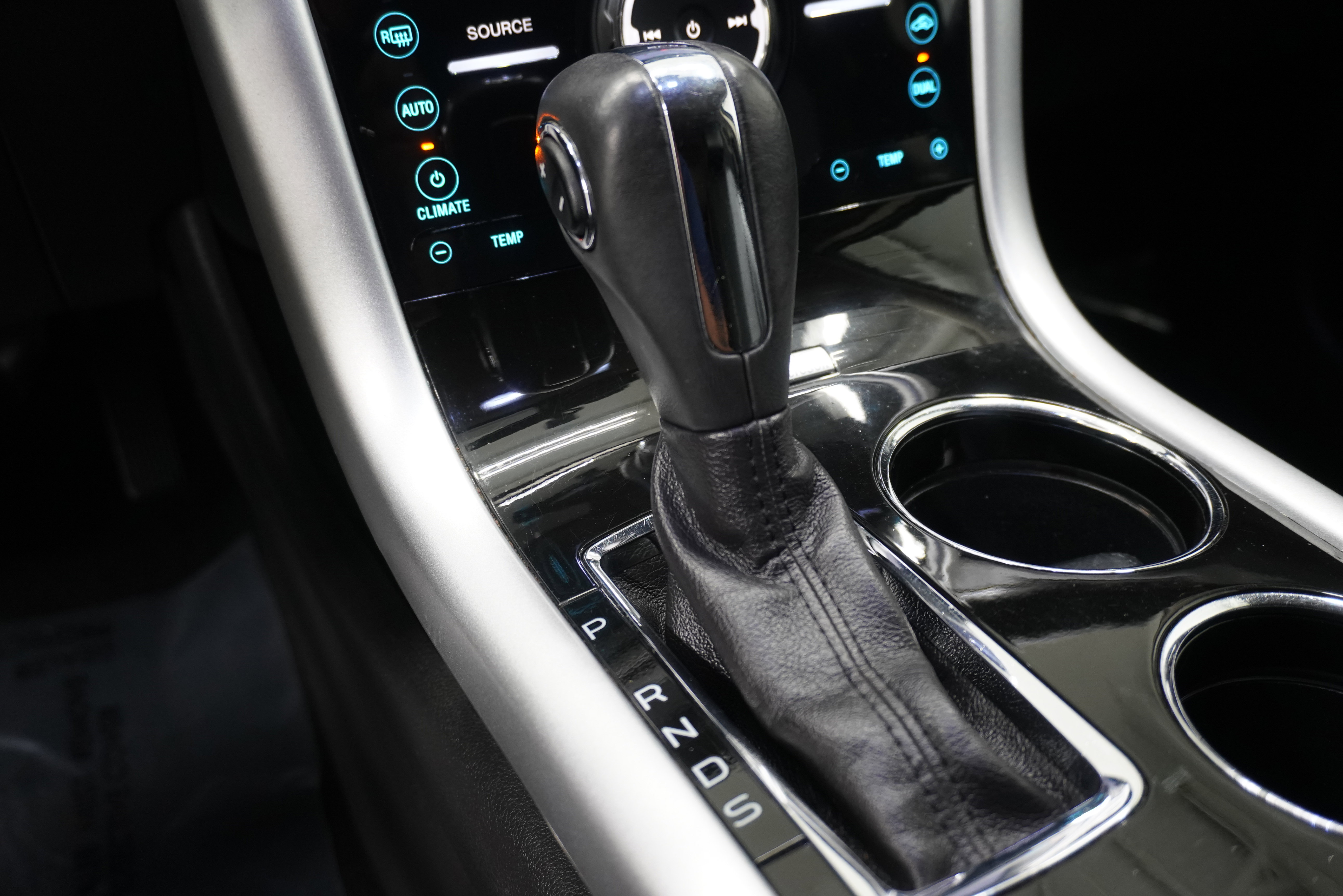 Used 2013 Ford Edge Limited w/ Driver Entry Pkg FWD image 18