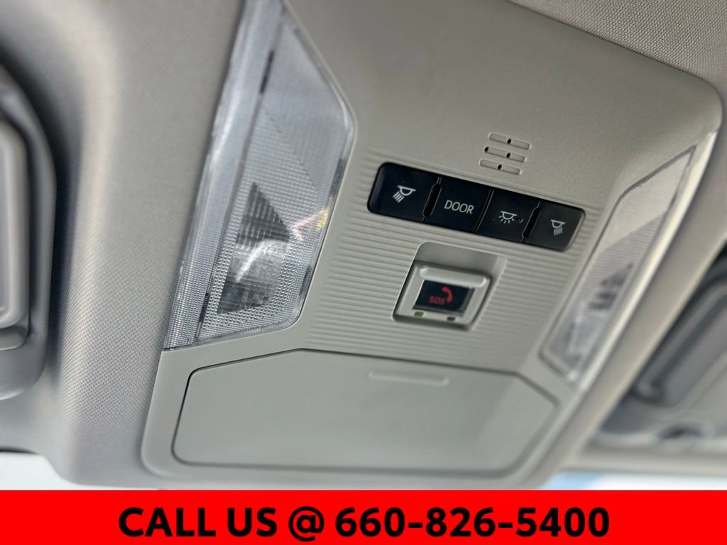 Used 2025 Toyota RAV4 XLE AWD/4WD image 18