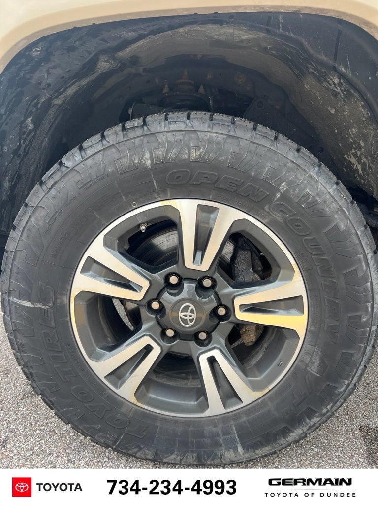 Used 2018 Toyota Tacoma TRD Sport AWD/4WD image 12