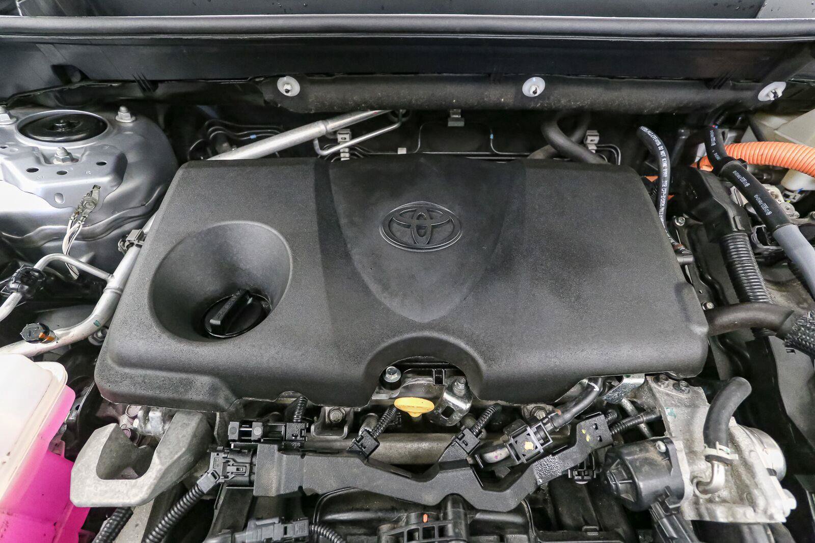 Used 2025 Toyota RAV4 LE AWD/4WD image 14