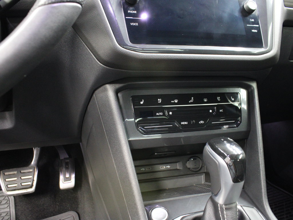 Used 2024 Volkswagen Tiguan SEL R-Line w/ MDO Package, Two-Row AWD/4WD image 56
