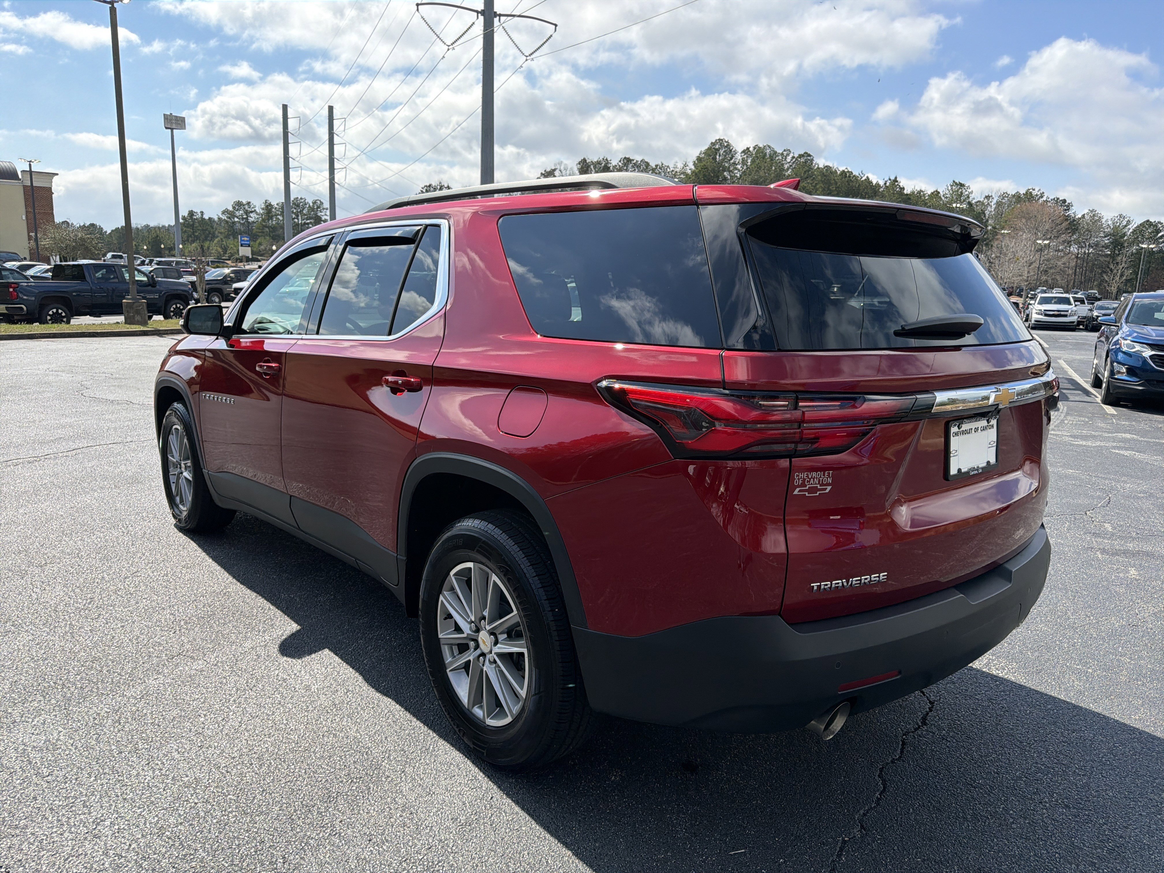 Used 2023 Chevrolet Traverse LT image 7