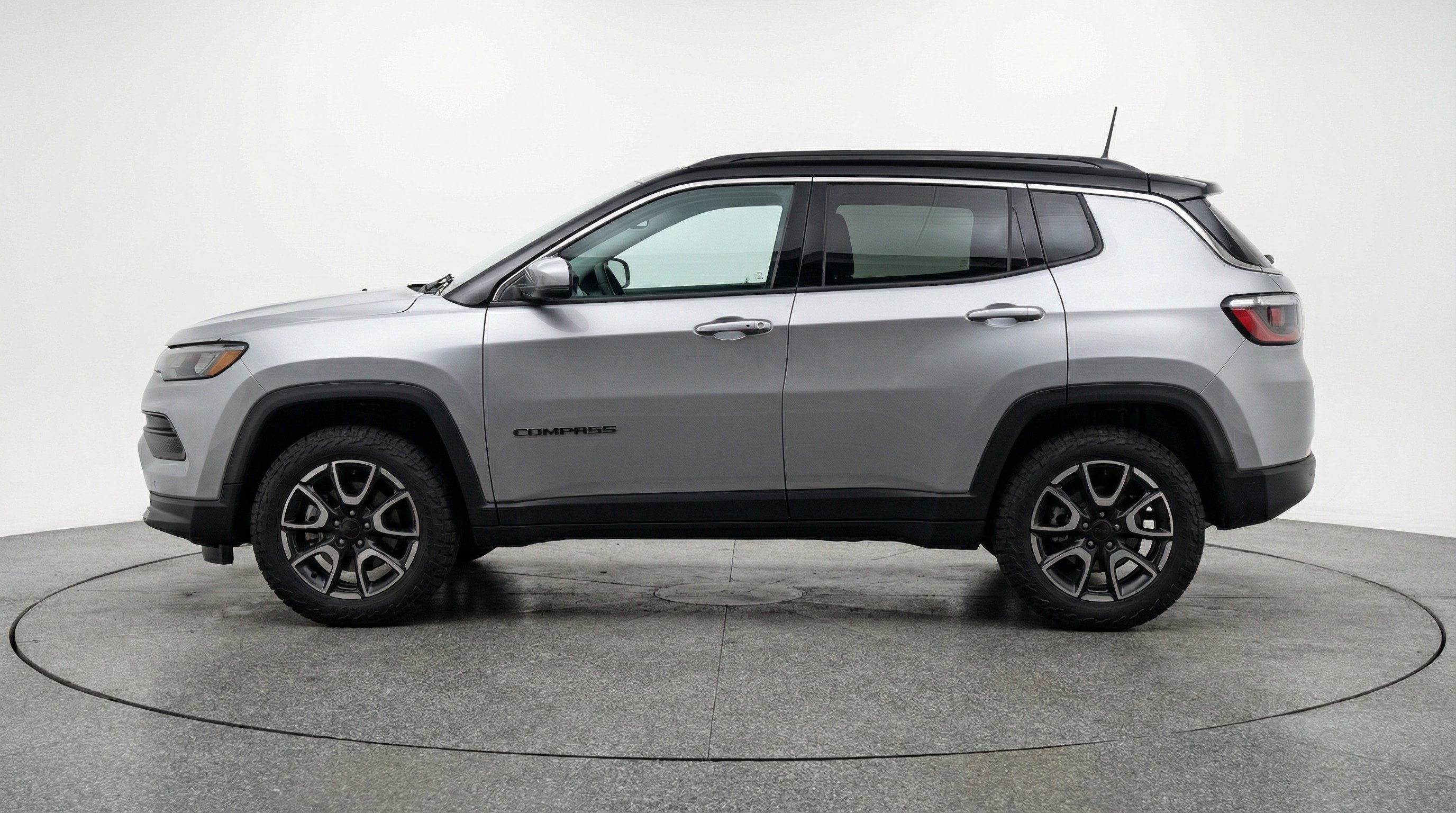 Used 2025 Jeep Compass Trailhawk AWD/4WD image 5