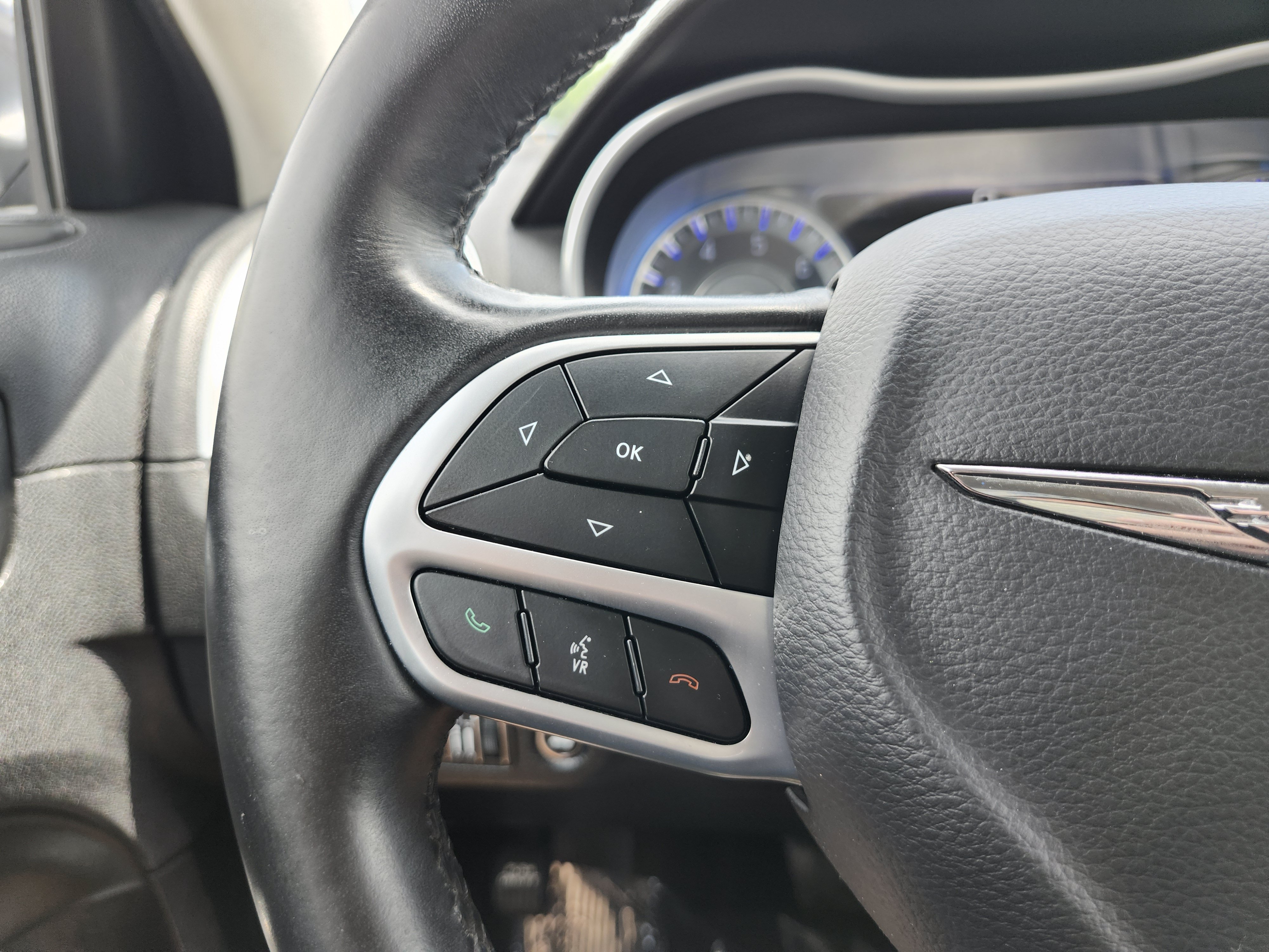 Used 2018 Chrysler 300 Touring w/ Driver Convenience Group RWD image 32