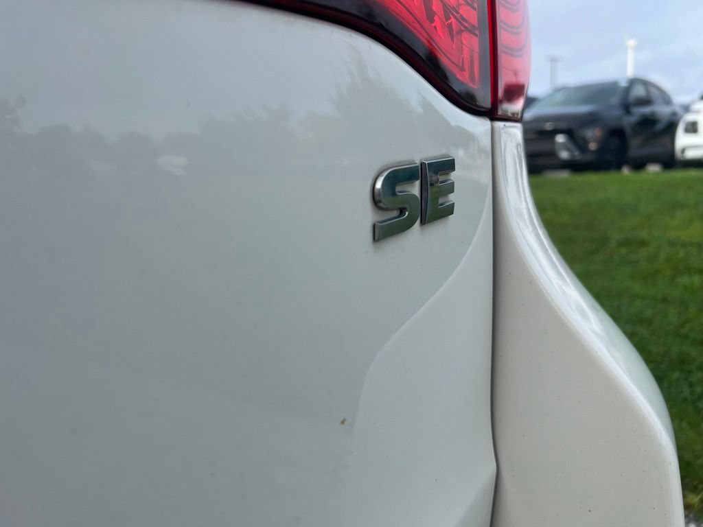Used 2012 Volkswagen Routan SE FWD image 13