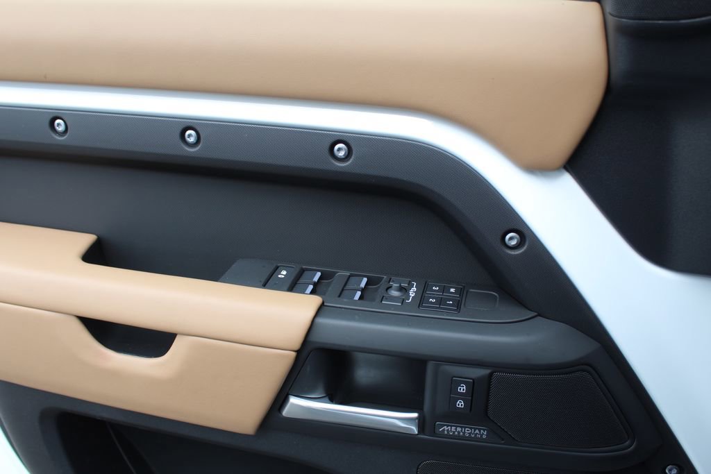 New 2026 Land Rover Defender 130 X-Dynamic SE image 17