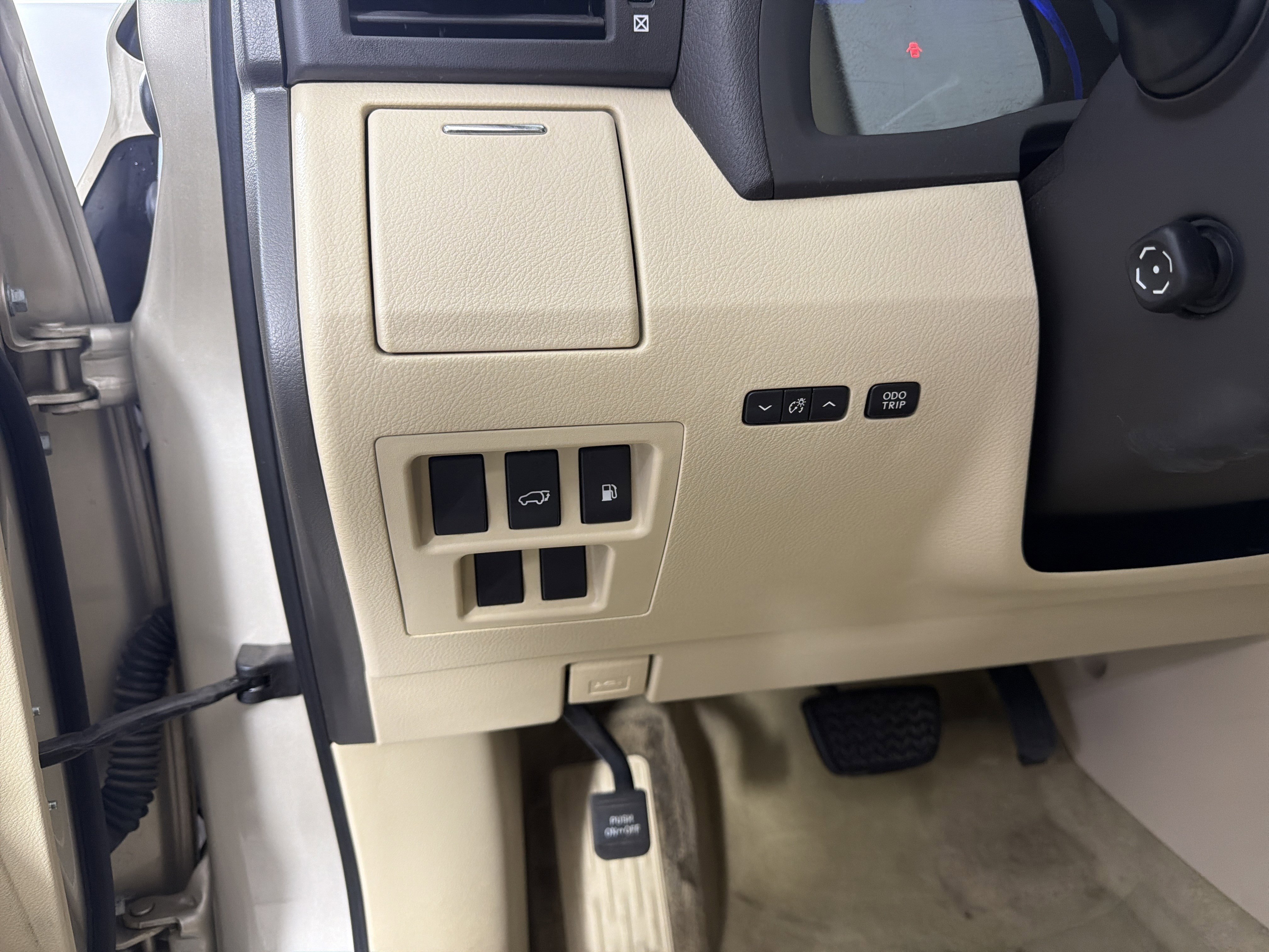 Used 2011 Lexus RX 450h AWD w/ Premium Pkg image 11