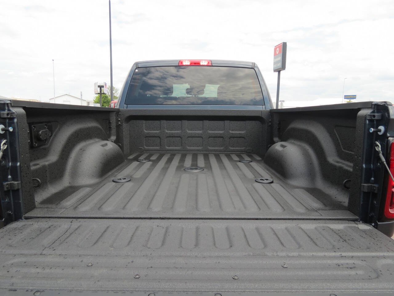 New 2026 RAM 3500 Big Horn AWD/4WD image 12