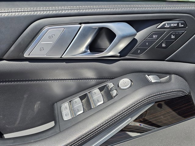 Used 2020 BMW X7 M50i w/ Dynamic Handling Package AWD/4WD image 15