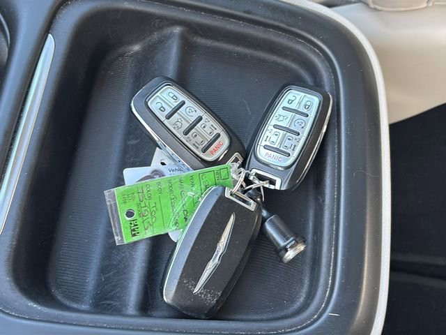 Certified 2017 Chrysler Pacifica Touring-L image 29