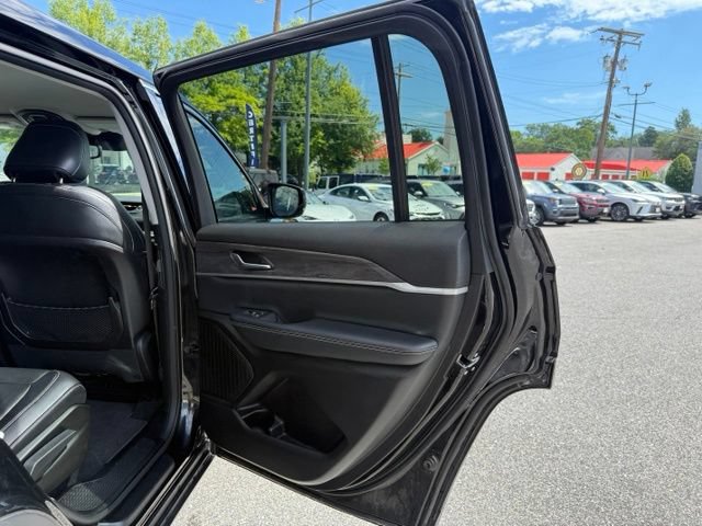 Used 2023 Jeep Grand Cherokee L Limited AWD/4WD image 29