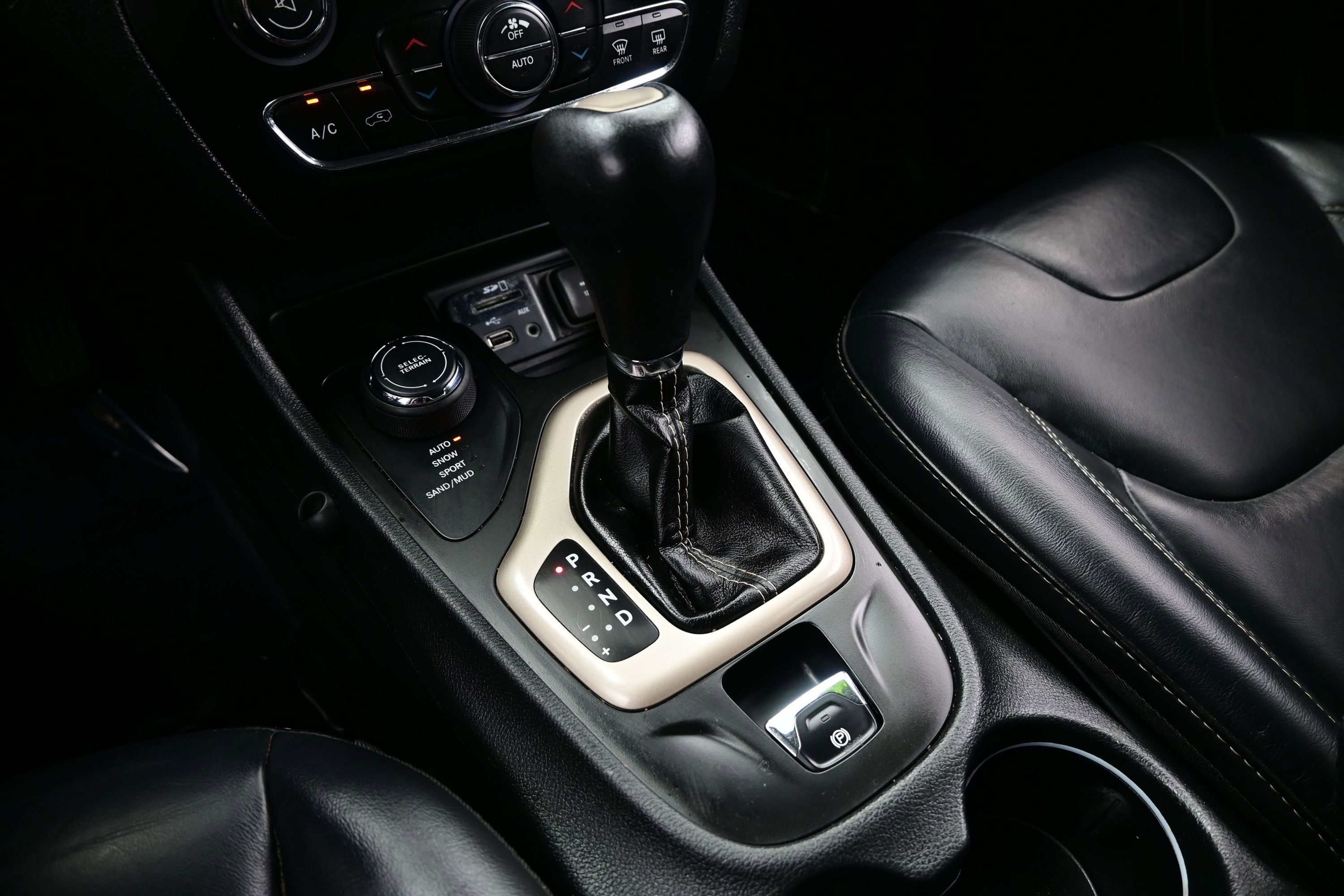 Used 2016 Jeep Cherokee Limited AWD/4WD image 20