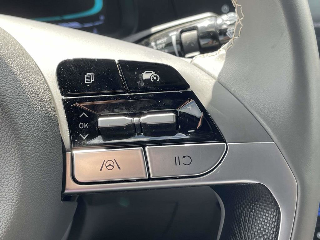 Certified 2025 Hyundai Elantra Sport FWD image 21