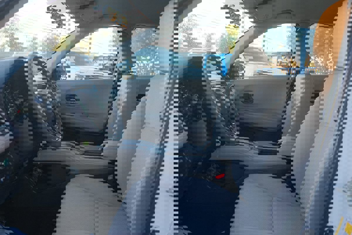 Used 2017 Honda HR-V LX image 13