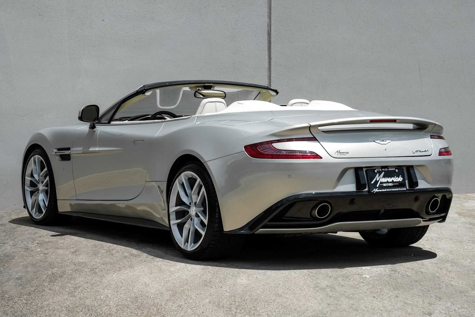 Used 2016 Aston Martin Vanquish Volante RWD image 18