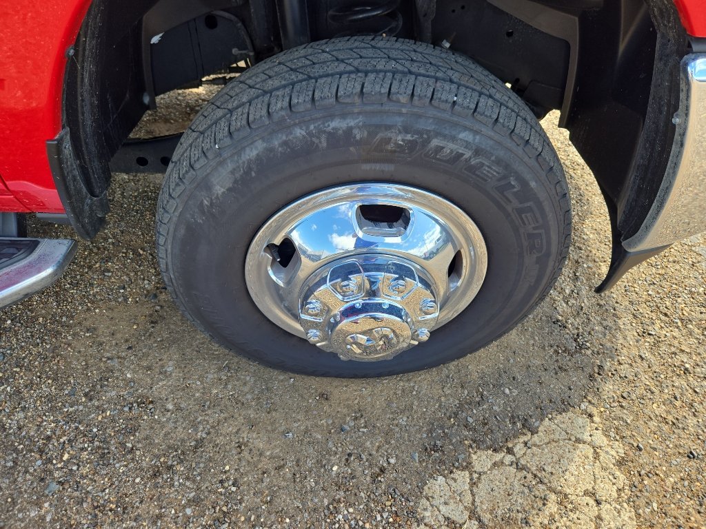 Used 2024 RAM 3500 Tradesman w/ Chrome Appearance Group AWD/4WD image 15