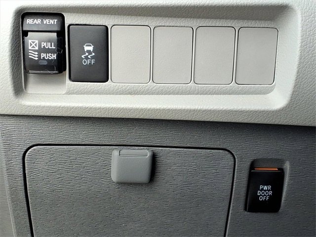 Used 2020 Toyota Sienna XLE image 22