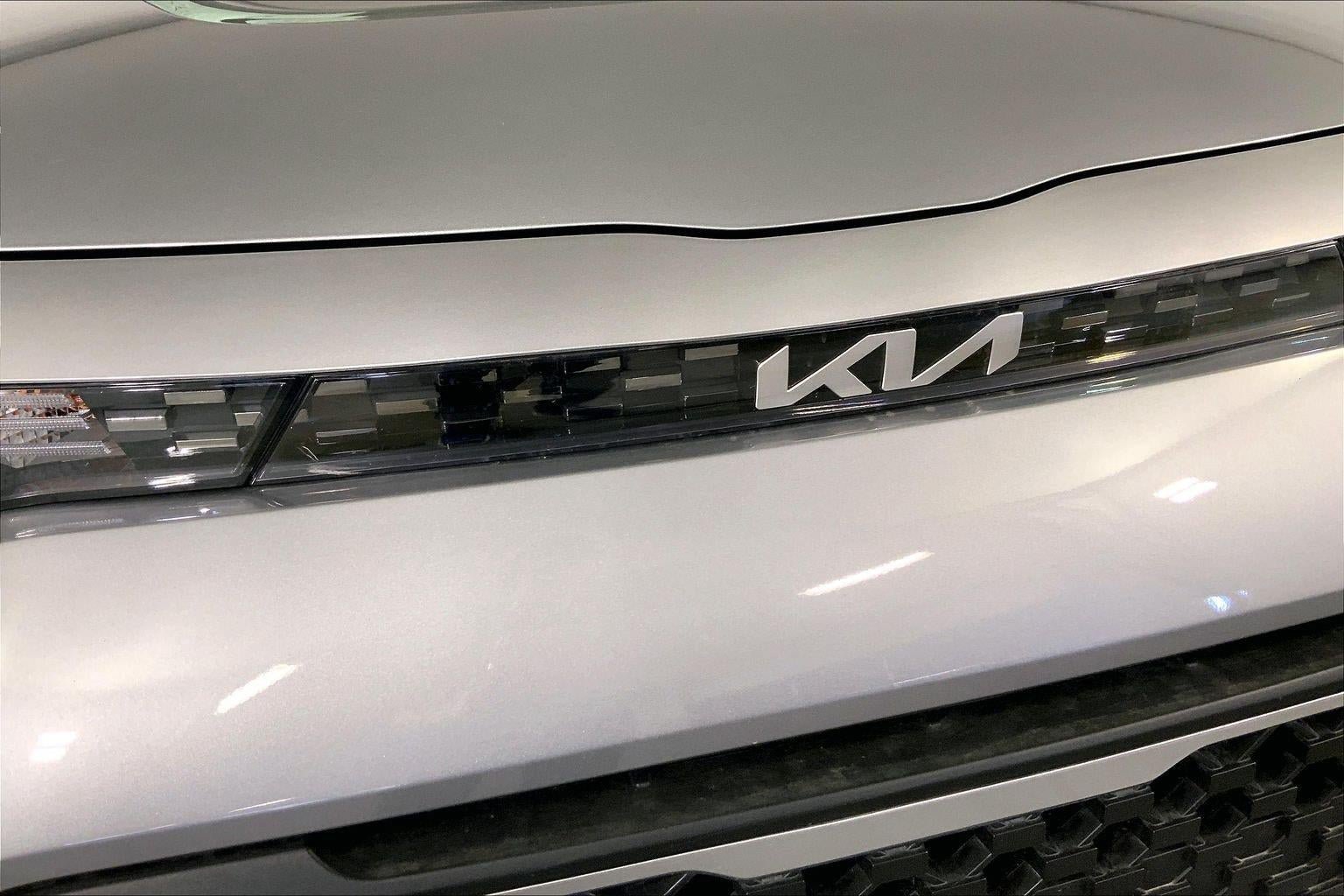 Certified 2025 Kia Soul LX FWD image 28
