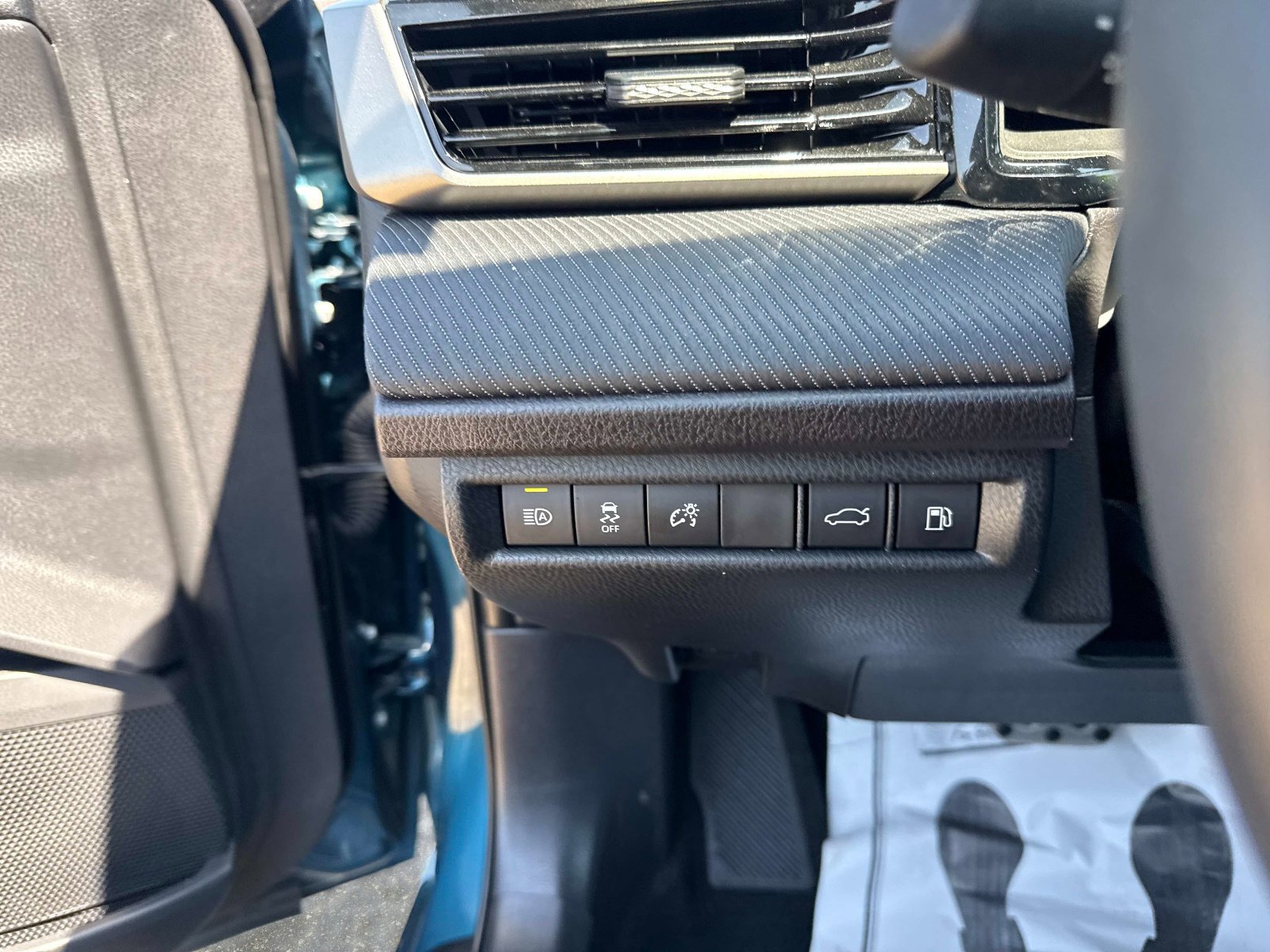 Used 2025 Toyota Camry SE FWD image 29