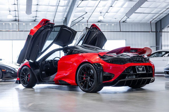 Used 2021 McLaren 765LT RWD image 4