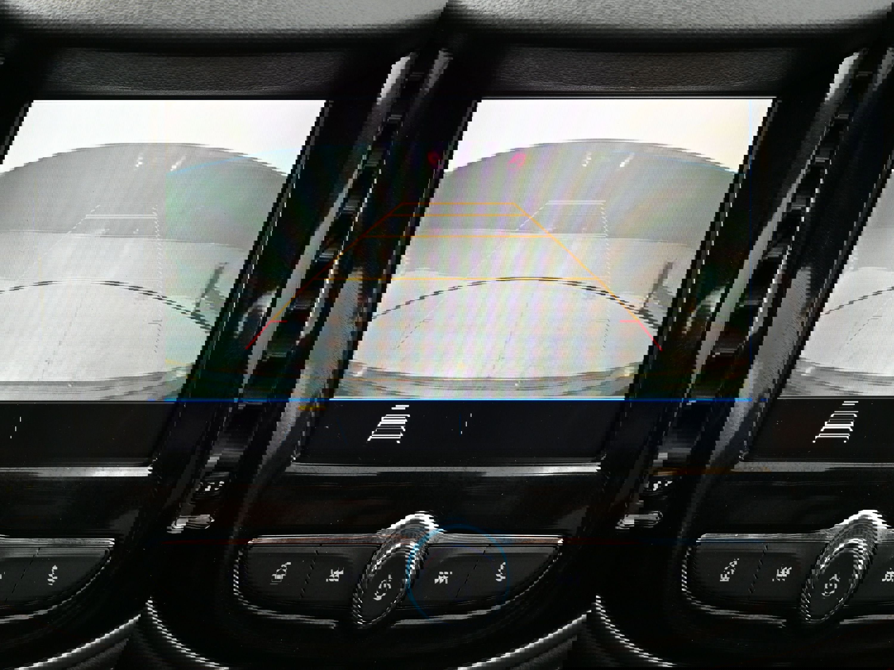 Used 2022 Chevrolet Trax LT w/ Midnight Edition image 16