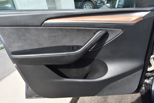 Used 2022 Tesla Model Y Long Range AWD/4WD image 17