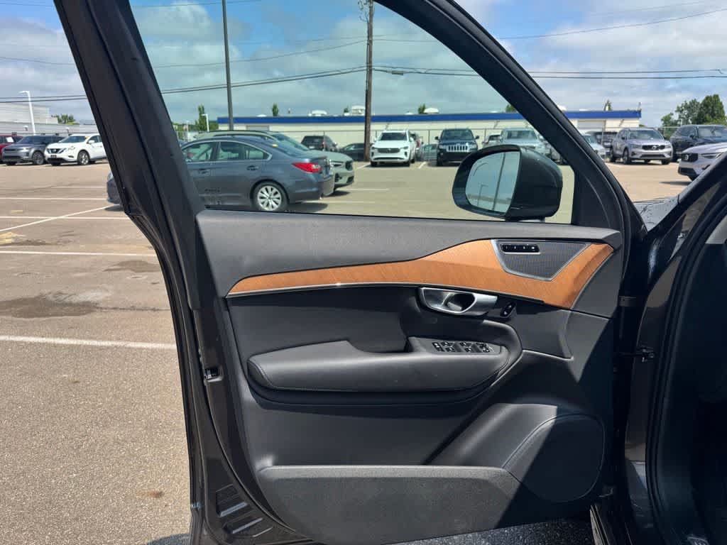 Used 2024 Volvo XC90 B6 Plus w/ Protection Package Premier AWD/4WD image 17
