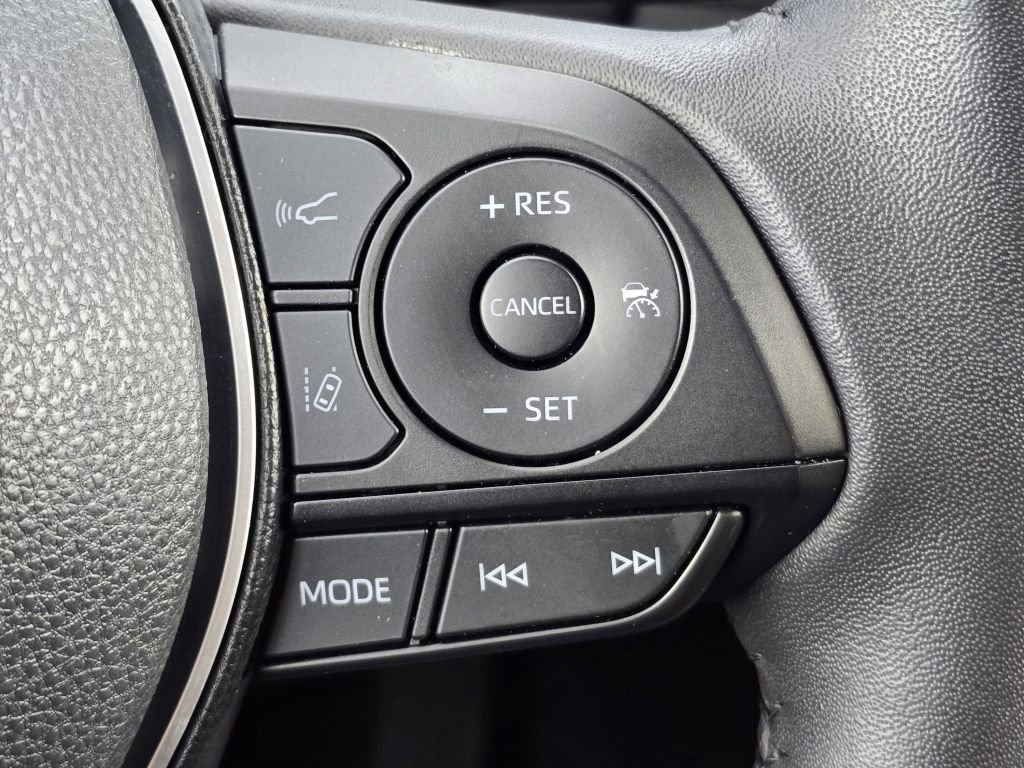 Used 2025 Toyota RAV4 SE w/ Convenience Package AWD/4WD image 16