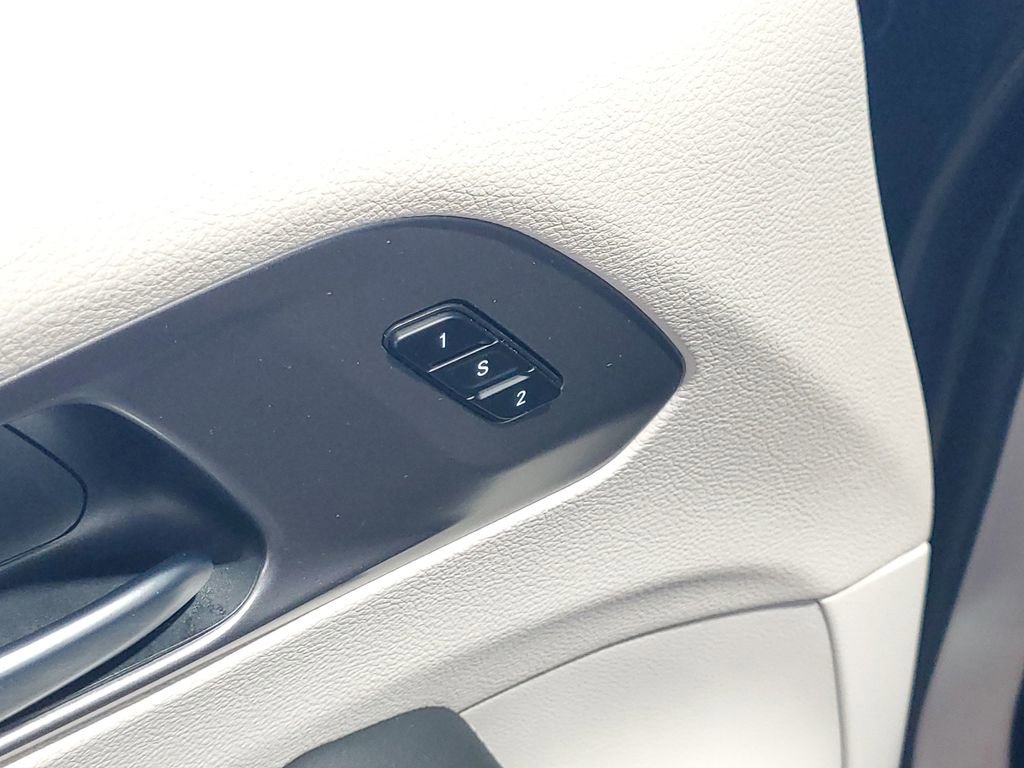 Used 2023 Chrysler Pacifica Touring-L FWD image 21