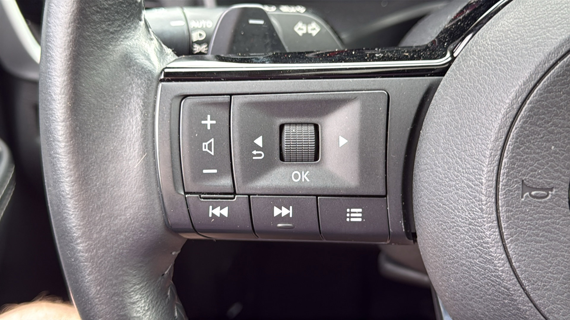 Used 2023 Nissan Rogue Platinum w/ Platinum Premium Package AWD/4WD image 16
