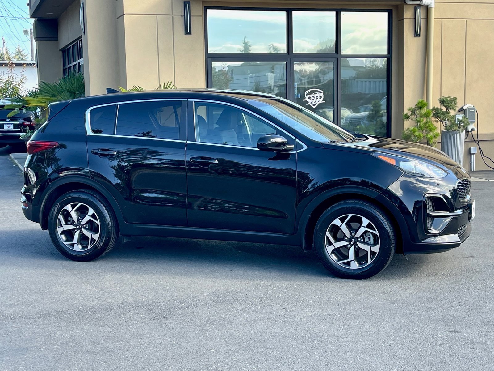 Used 2020 Kia Sportage LX image 1