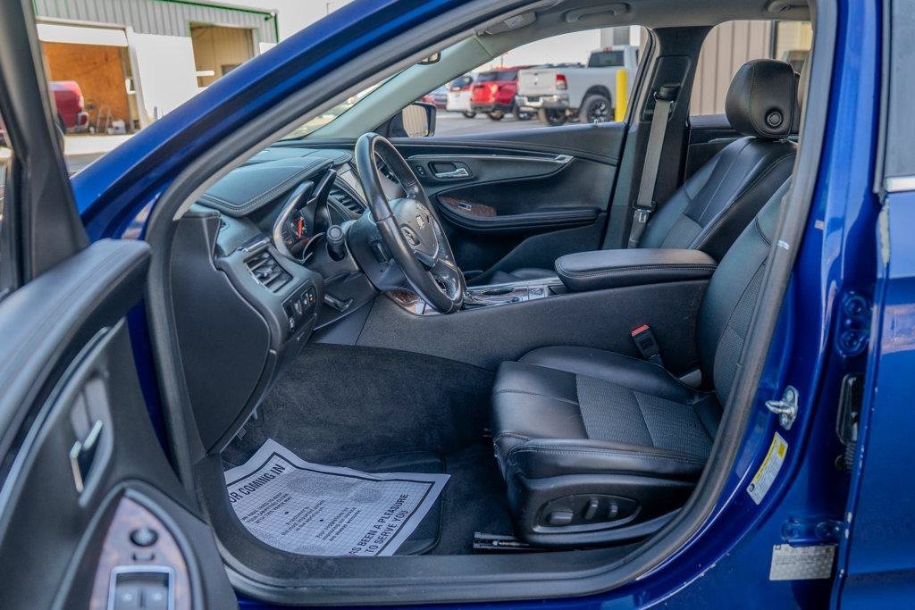 Used 2014 Chevrolet Impala LT w/ Convenience Package FWD image 12