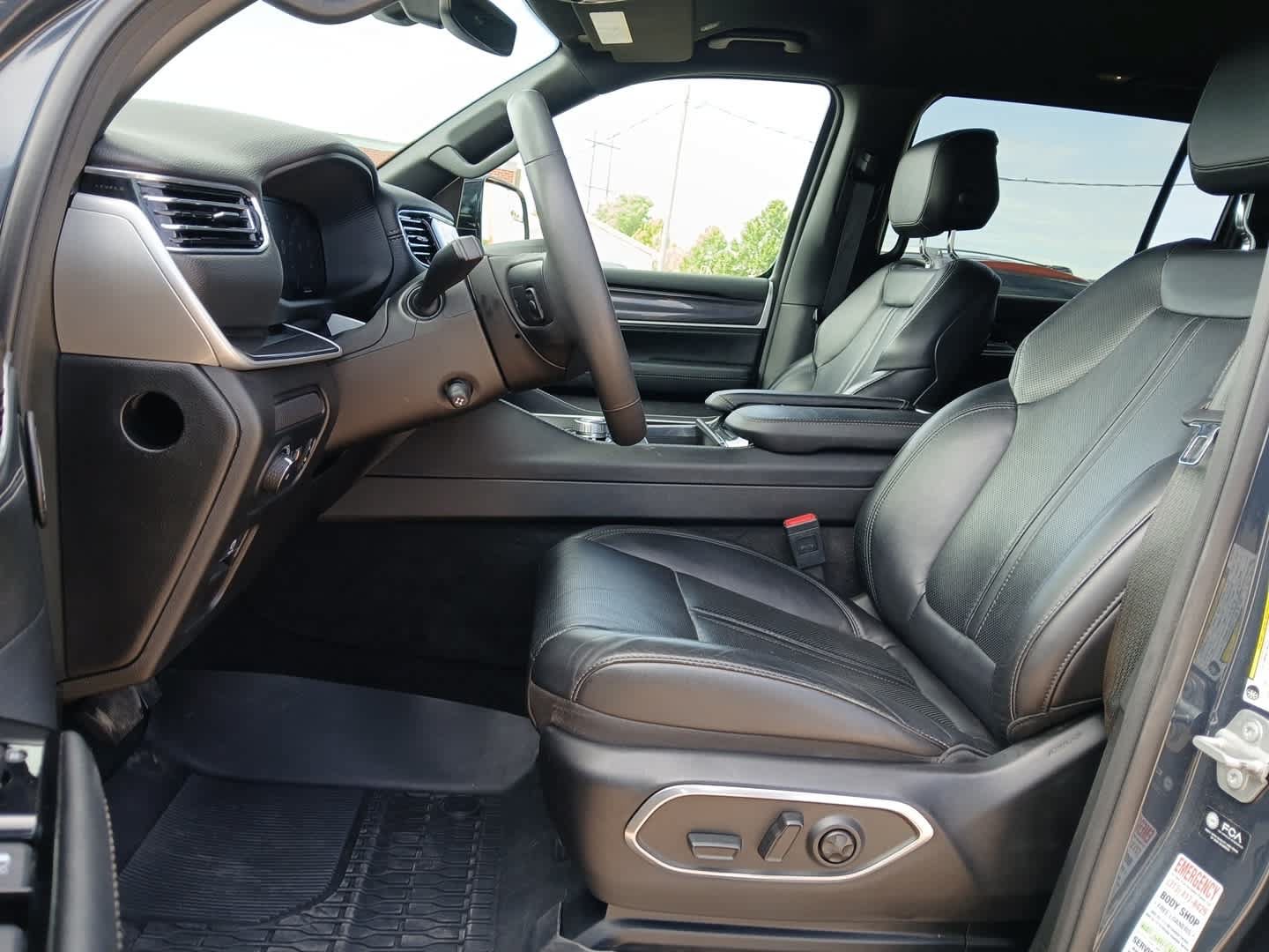 Used 2024 Jeep Wagoneer 4WD image 15