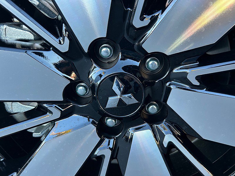 New 2026 Mitsubishi Outlander SE image 11